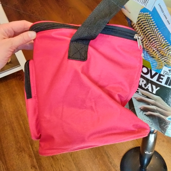 Budweiser Bluetooth speakers cooler - Picture 8 of 14